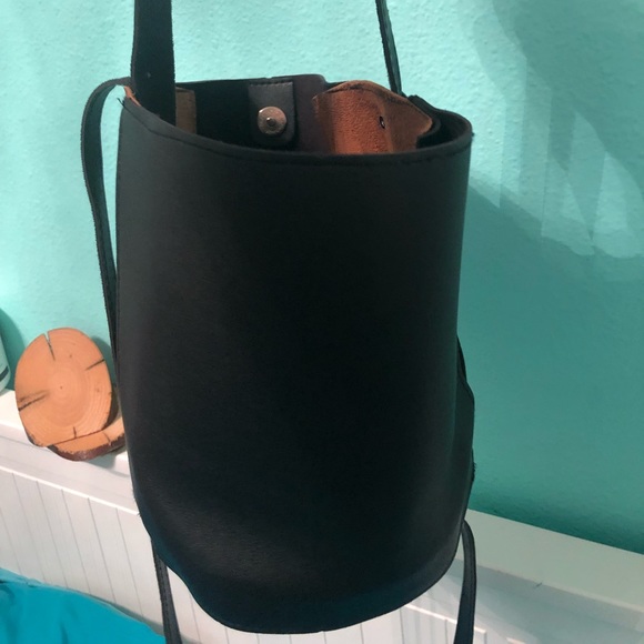 S O L D .Bucket crossbody❗️♥️❤️ - Picture 2 of 6